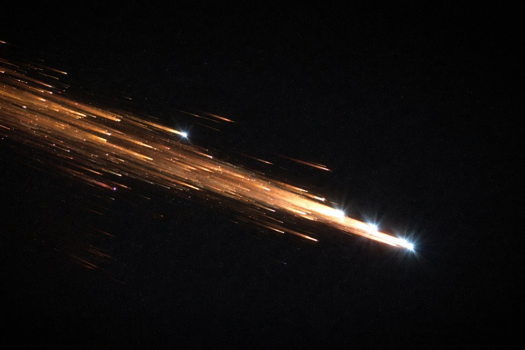 Scia di fuoco nei cieli italiani, ecco cosa è successo all’alba di ...